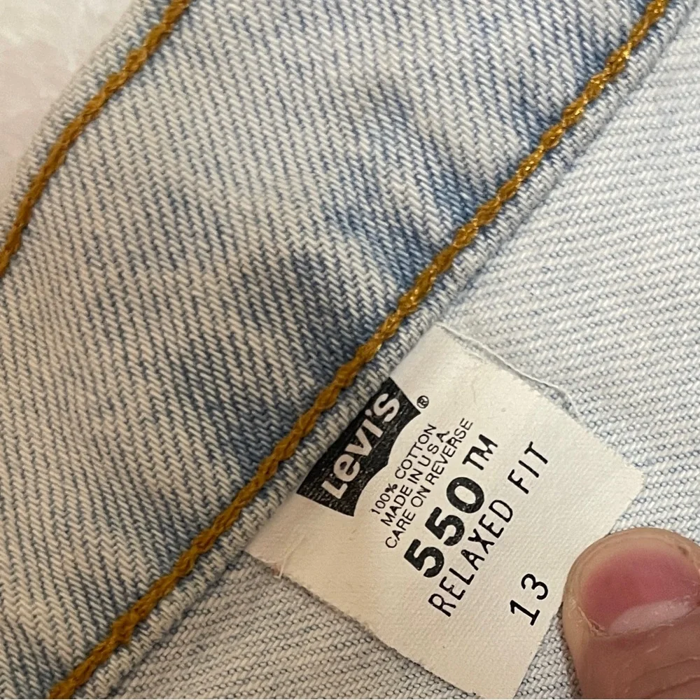 Vintage Levi's 90's Light Wash 550 Relaxed Fit Long Denim Jean Shorts Women's 13